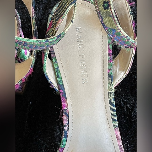 Marc Fisher Women's Floral Pink and Purple Sandals. Size 9M - Picture 3 of 6